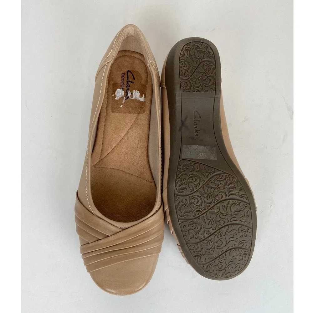 Clarks Bendables Leather Pleated Round Toe Shoes Beige 10 M Comfort Flats Career